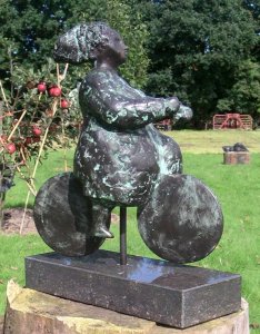 Brons, h.: 36 cm, l.: 43 cm. b.: 17 cm. Prijs op navraag